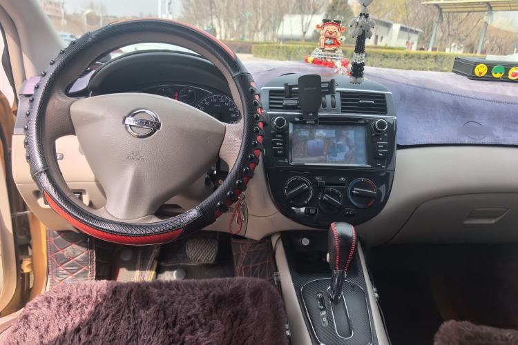 Used Nissan Tiida 2014 1.6L CVT Comfort Model Center Console