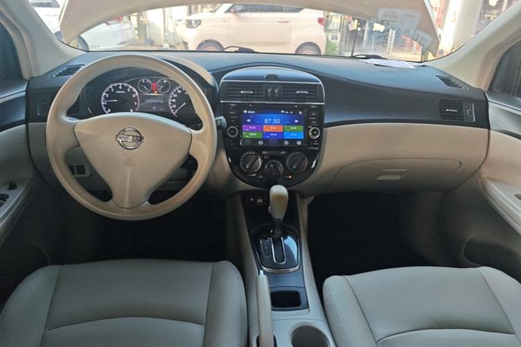 Used Nissan Tiida 2014 1.6L CVT Comfort Model Center Console