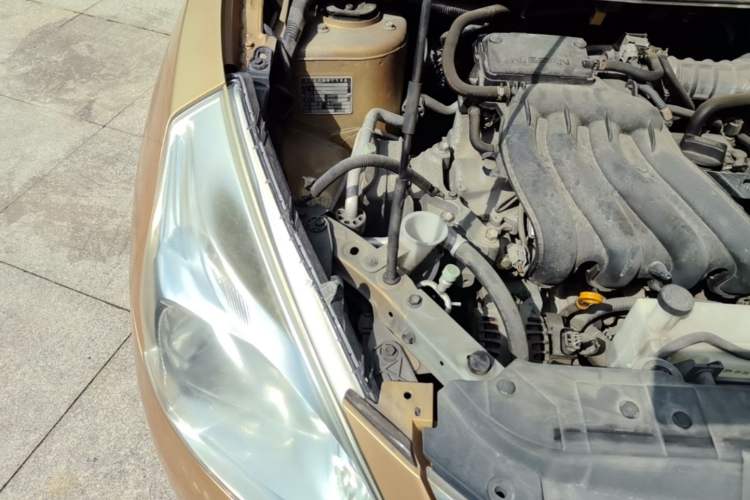 Used Nissan Tiida 2014 1.6L CVT Comfort Model Engine Bay Right