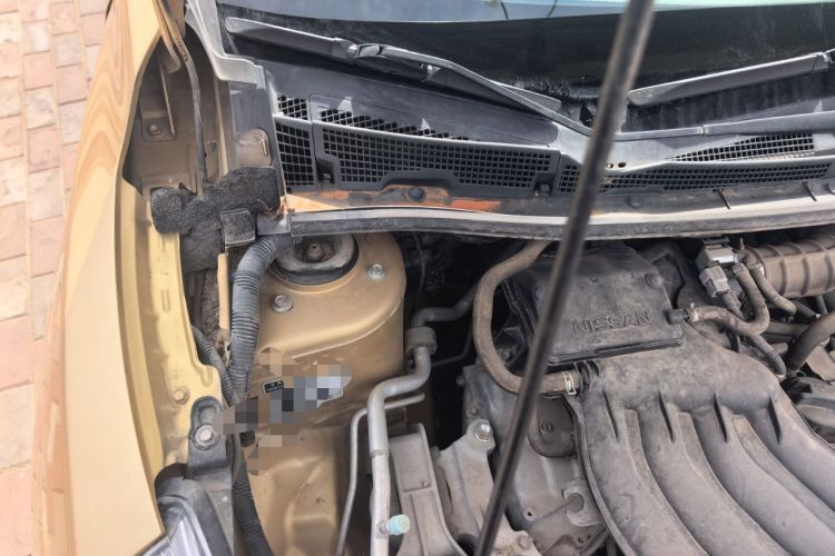 Used Nissan Tiida 2014 1.6L CVT Comfort Model Engine Bay Right