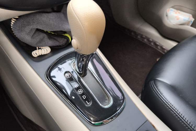 Used Nissan Tiida 2014 1.6L CVT Comfort Model Gear Lever