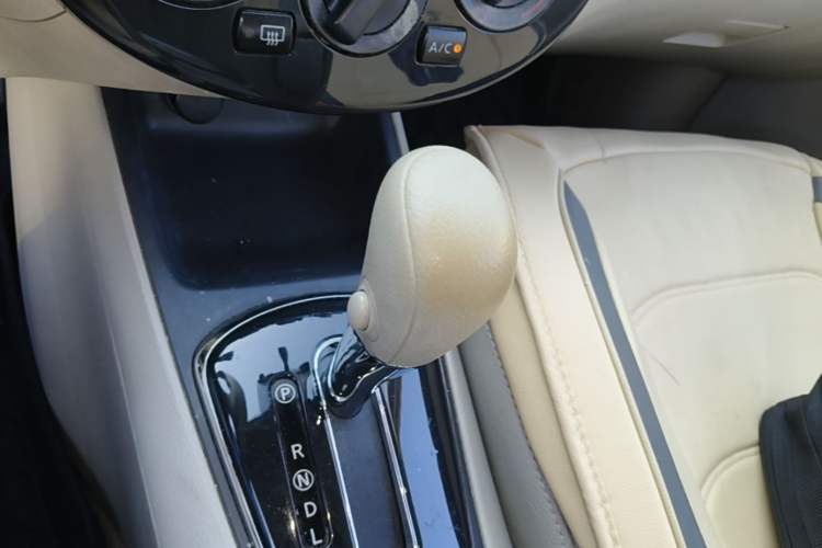 Used Nissan Tiida 2014 1.6L CVT Comfort Model Gear Lever