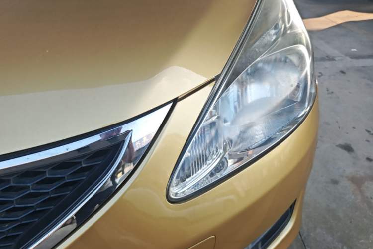 Used Nissan Tiida 2014 1.6L CVT Comfort Model Left Front Headlight