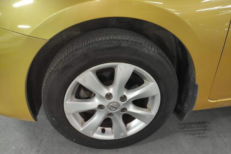 Used Nissan Tiida 2014 1.6L CVT Comfort Model Left Front Wheel Hub