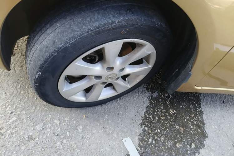 Used Nissan Tiida 2014 1.6L CVT Comfort Model Left Front Wheel Hub