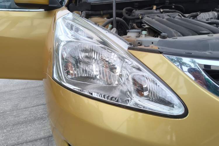 Used Nissan Tiida 2014 1.6L CVT Comfort Model Right Front Headlight