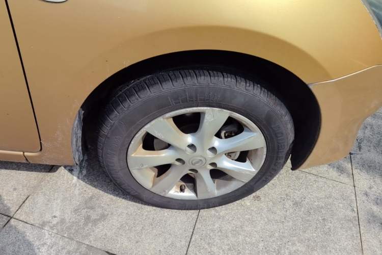 Used Nissan Tiida 2014 1.6L CVT Comfort Model Right Front Wheel Hub