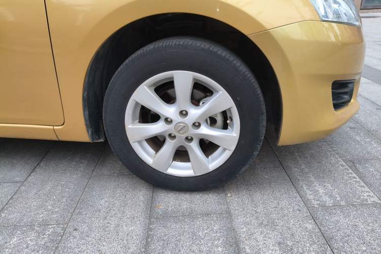 Used Nissan Tiida 2014 1.6L CVT Comfort Model Right Front Wheel Hub