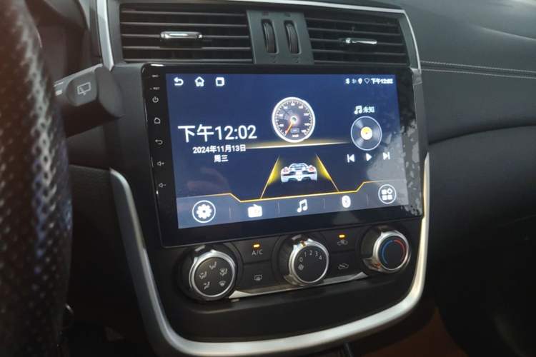Used Nissan Tiida 2016 1.6L CVT Cool Dynamic Edition Audio And AC Panel