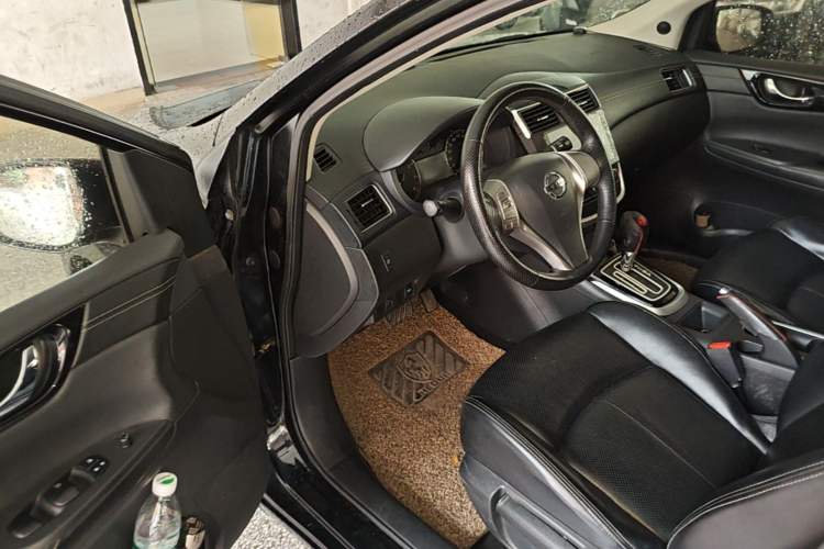 Used Nissan Tiida 2016 1.6L CVT Cool Dynamic Edition Driver Seat