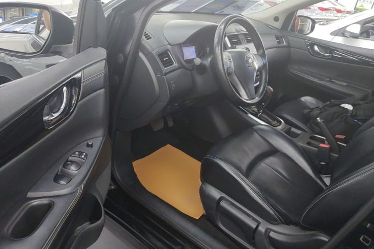 Used Nissan Tiida 2016 1.6L CVT Cool Dynamic Edition Driver Seat