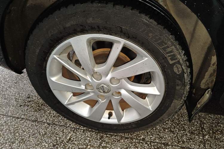 Used Nissan Tiida 2016 1.6L CVT Cool Dynamic Edition Exterior 5