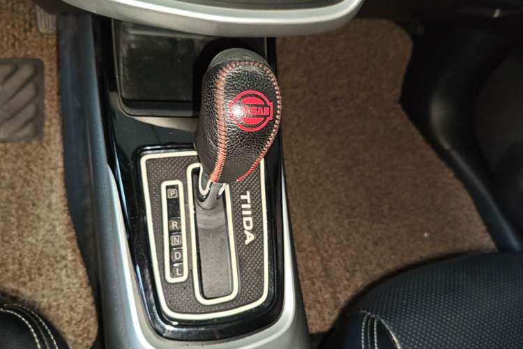 Used Nissan Tiida 2016 1.6L CVT Cool Dynamic Edition Gear Lever