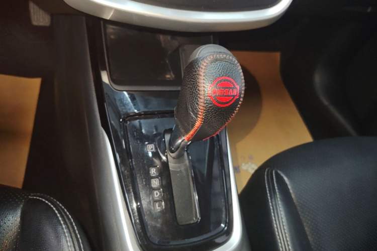 Used Nissan Tiida 2016 1.6L CVT Cool Dynamic Edition Gear Lever