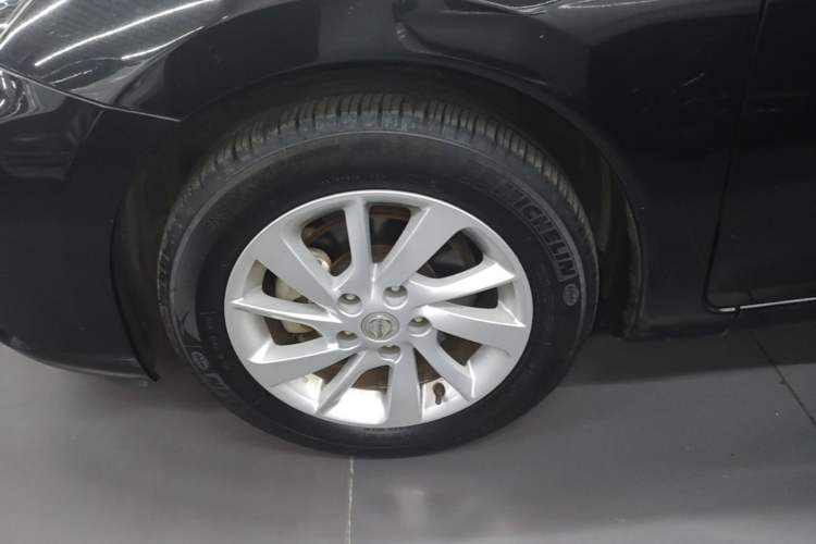 Used Nissan Tiida 2016 1.6L CVT Cool Dynamic Edition Left Front Wheel Hub