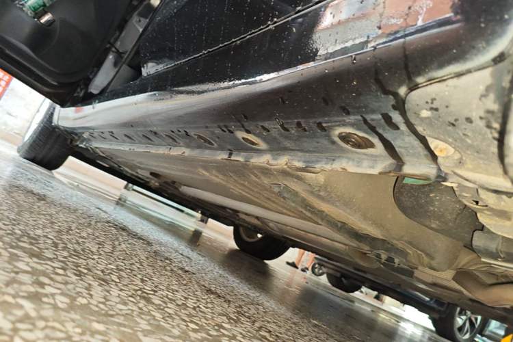 Used Nissan Tiida 2016 1.6L CVT Cool Dynamic Edition Left Side Sill