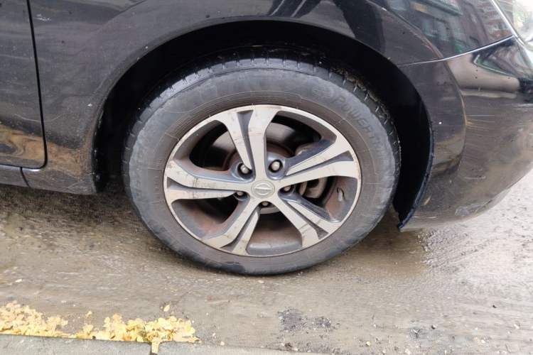 Used Nissan Tiida 2016 1.6L CVT Smart Drive Edition Right Front Wheel Hub