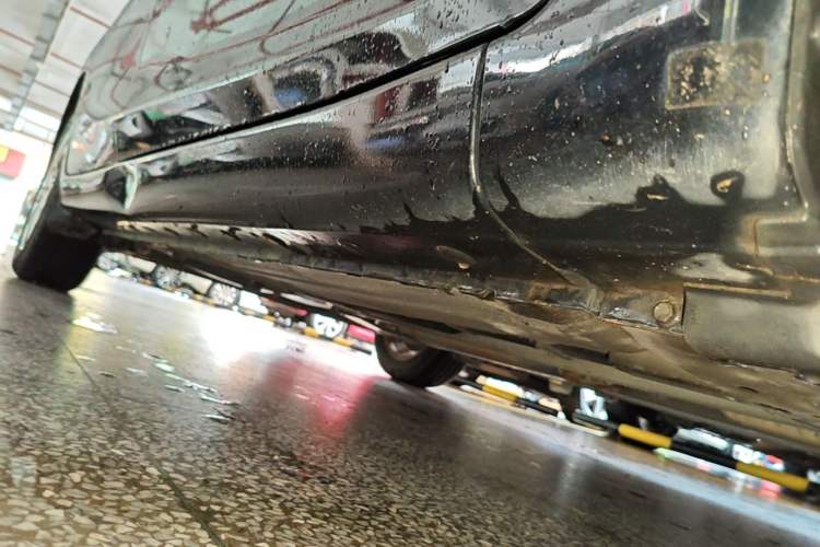 Used Nissan Tiida 2016 1.6L CVT Cool Dynamic Edition Right Side Sill