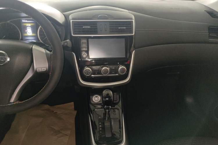 Used Nissan Tiida 2016 1.6L CVT Smart Drive Edition Audio And AC Panel