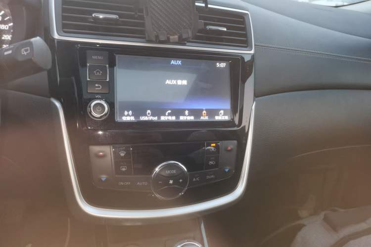 Used Nissan Tiida 2016 1.6L CVT ZhiZun Edition Audio And AC Panel