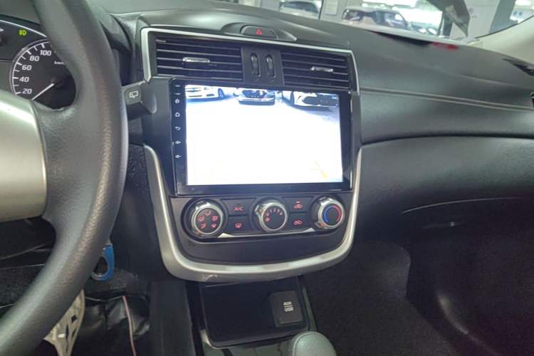 Used Nissan Tiida 2016 1.6L CVT Cool Dynamic Edition Audio And AC Panel