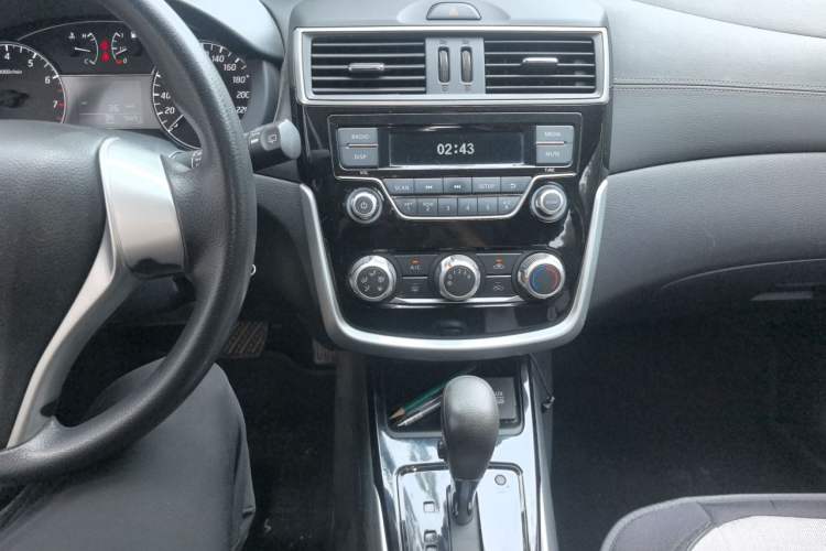 Used Nissan Tiida 2016 1.6L CVT Cool Dynamic Edition Audio And AC Panel