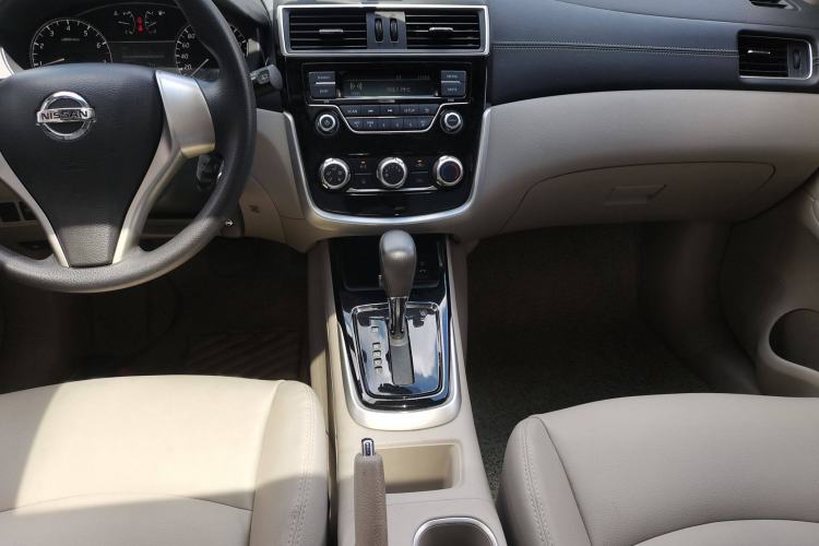 Used Nissan Tiida 2016 1.6L CVT Cool Dynamic Edition Audio And AC Panel