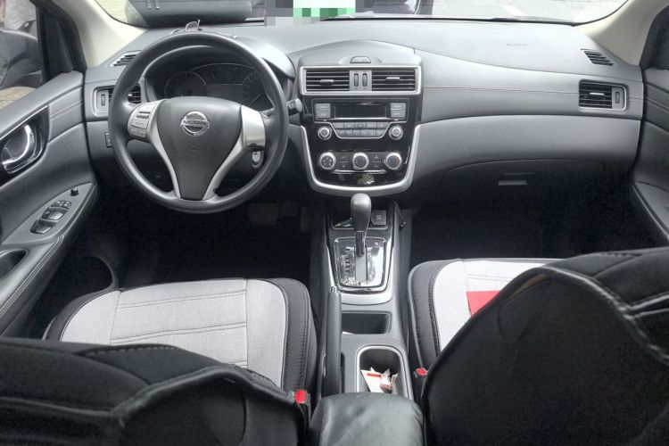 Used Nissan Tiida 2016 1.6L CVT Cool Dynamic Edition Center Console