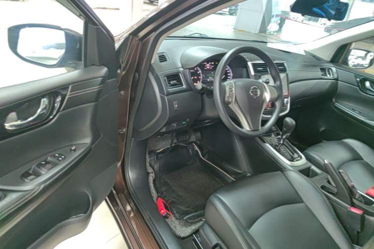 Used Nissan Tiida 2016 1.6L CVT Cool Dynamic Edition Driver Seat