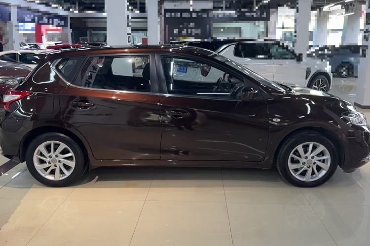 Used Nissan Tiida 2016 1.6L CVT Cool Dynamic Edition Exterior 2