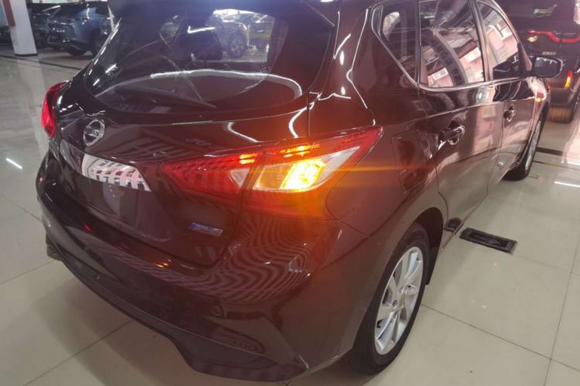 Used Nissan Tiida 2016 1.6L CVT Cool Dynamic Edition Exterior 5