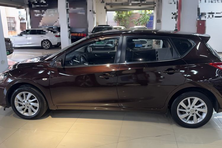 Used Nissan Tiida 2016 1.6L CVT Cool Dynamic Edition Exterior 5
