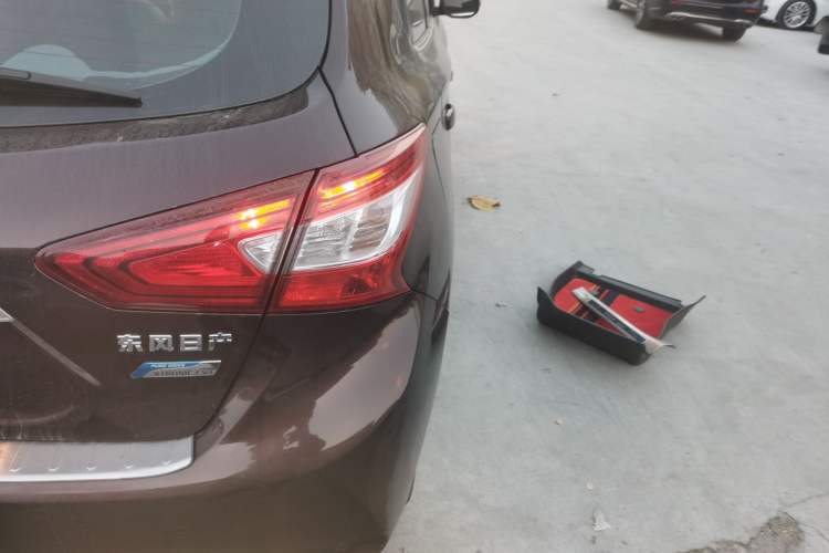 Used Nissan Tiida 2016 1.6L CVT ZhiZun Edition Exterior 6