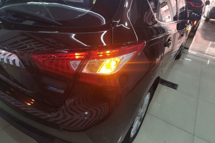 Used Nissan Tiida 2016 1.6L CVT Cool Dynamic Edition Exterior 6