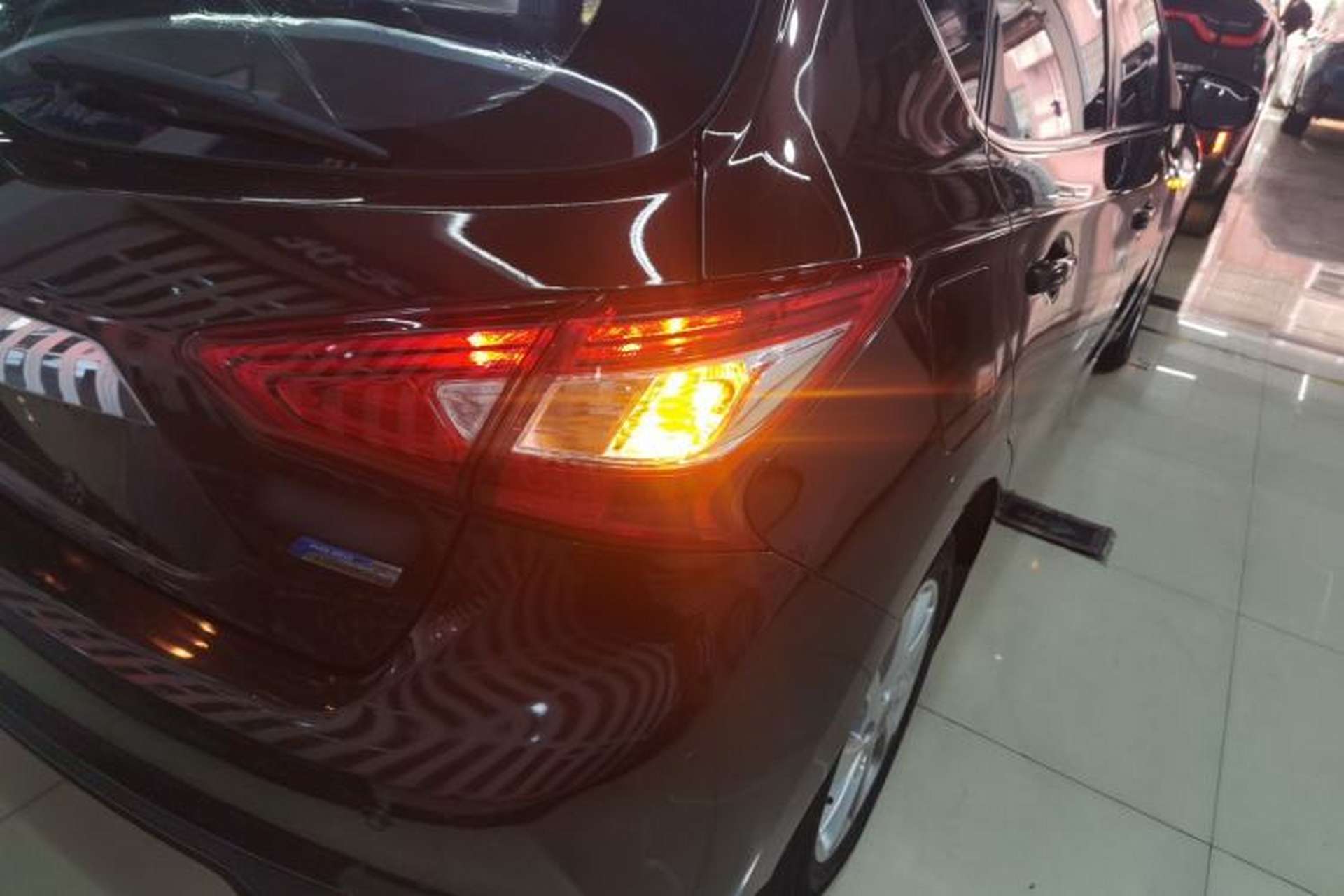 Used Nissan Tiida 2016 1.6L CVT Cool Dynamic Edition Exterior 6