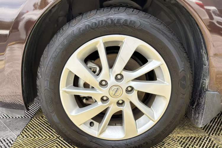 Used Nissan Tiida 2016 1.6L CVT Cool Dynamic Edition Exterior 6