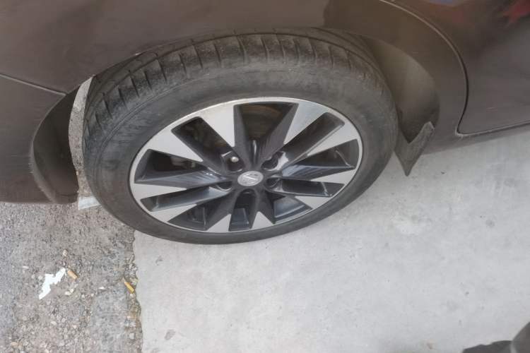 Used Nissan Tiida 2016 1.6L CVT ZhiZun Edition Exterior 8