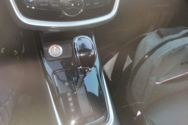 Used Nissan Tiida 2016 1.6L CVT ZhiZun Edition Gear Lever