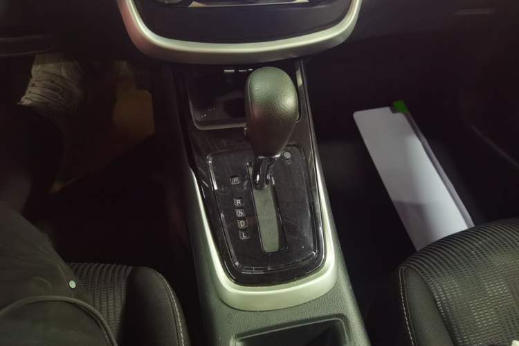 Used Nissan Tiida 2016 1.6L CVT Cool Dynamic Edition Gear Lever