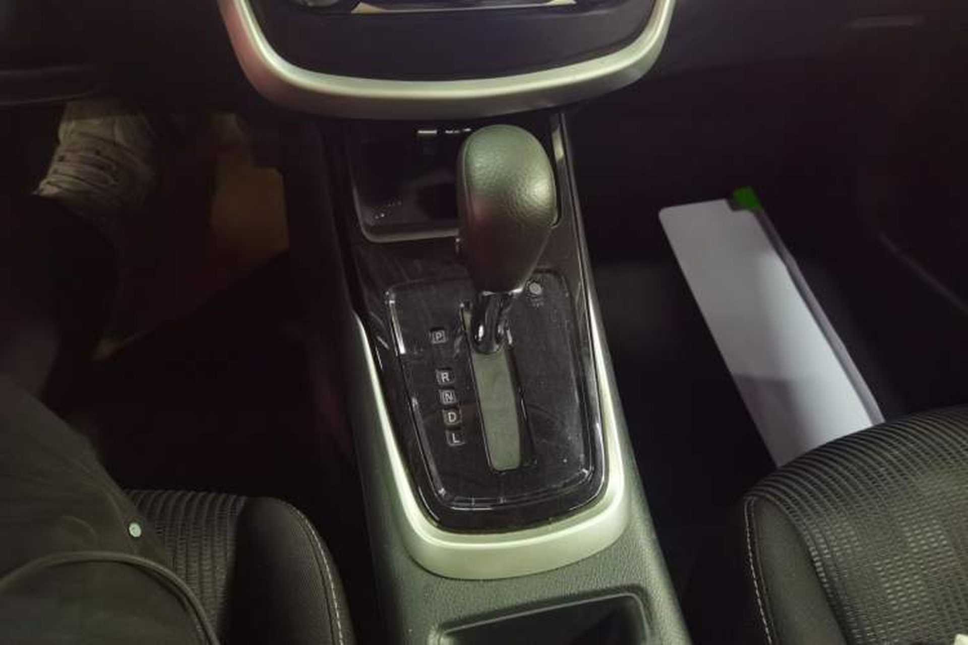 Used Nissan Tiida 2016 1.6L CVT Cool Dynamic Edition Gear Lever