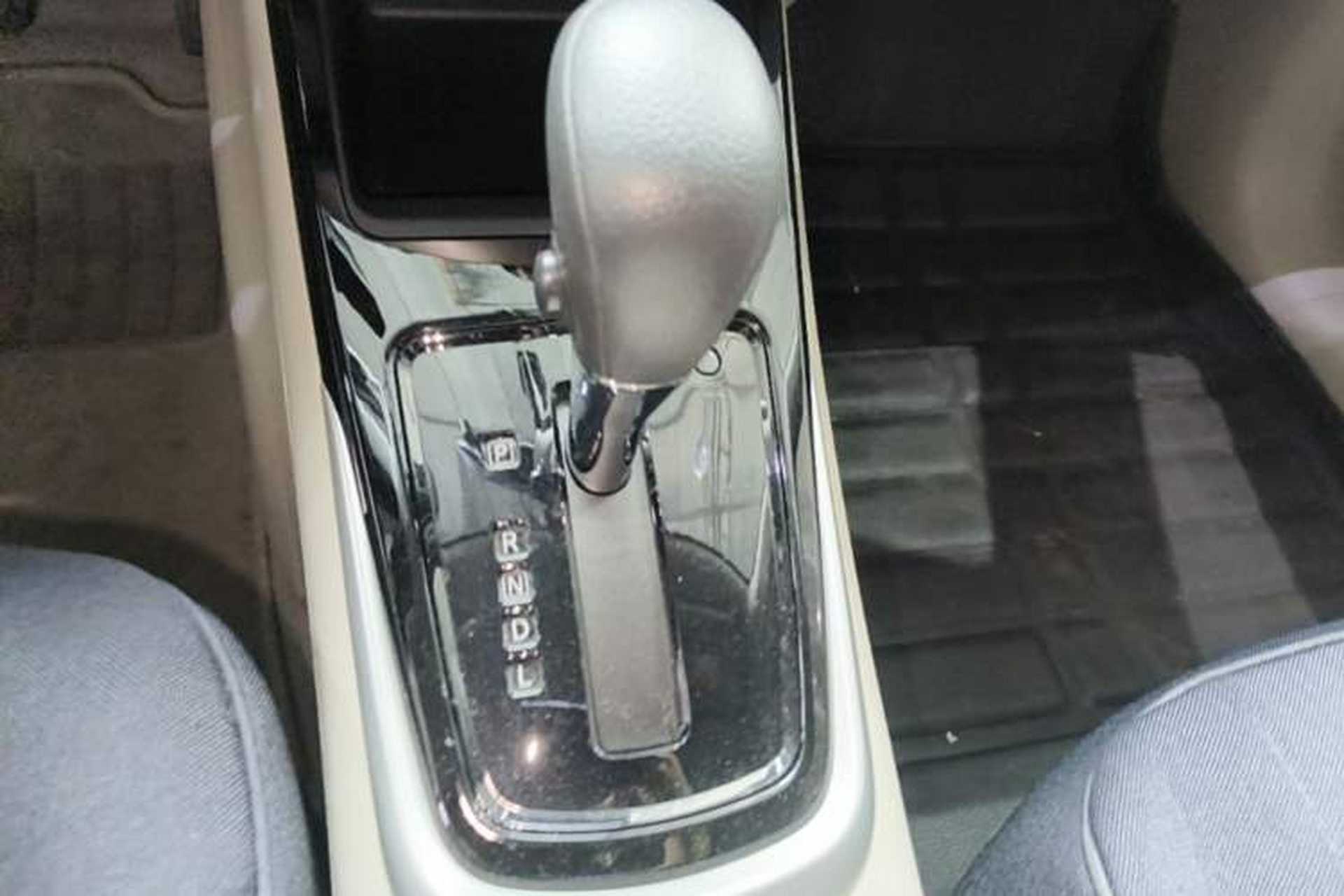Used Nissan Tiida 2016 1.6L CVT Joyride Edition Gear Lever