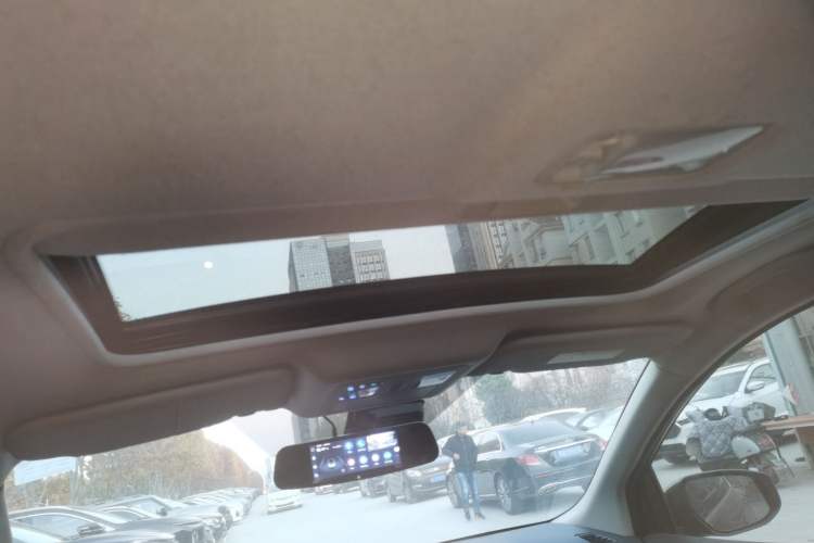 Used Nissan Tiida 2016 1.6L CVT ZhiZun Edition Headliner