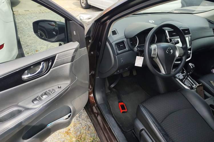 Used Nissan Tiida 2016 1.6L CVT Smart Drive Edition Interior 2