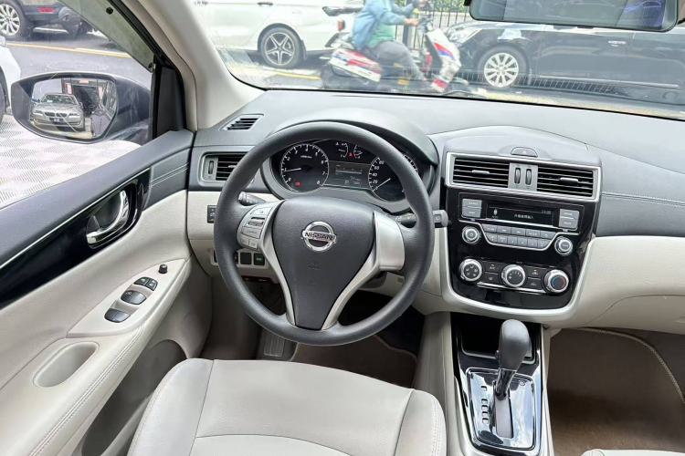 Used Nissan Tiida 2016 1.6L CVT Cool Dynamic Edition Interior 2