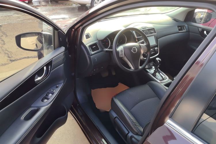 Used Nissan Tiida 2016 1.6L CVT Smart Drive Edition Interior 3