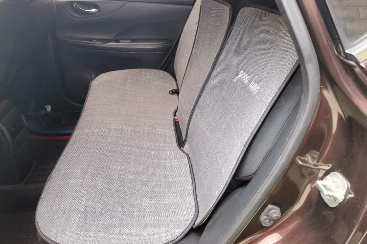 Used Nissan Tiida 2016 1.6L CVT Cool Dynamic Edition Interior 4