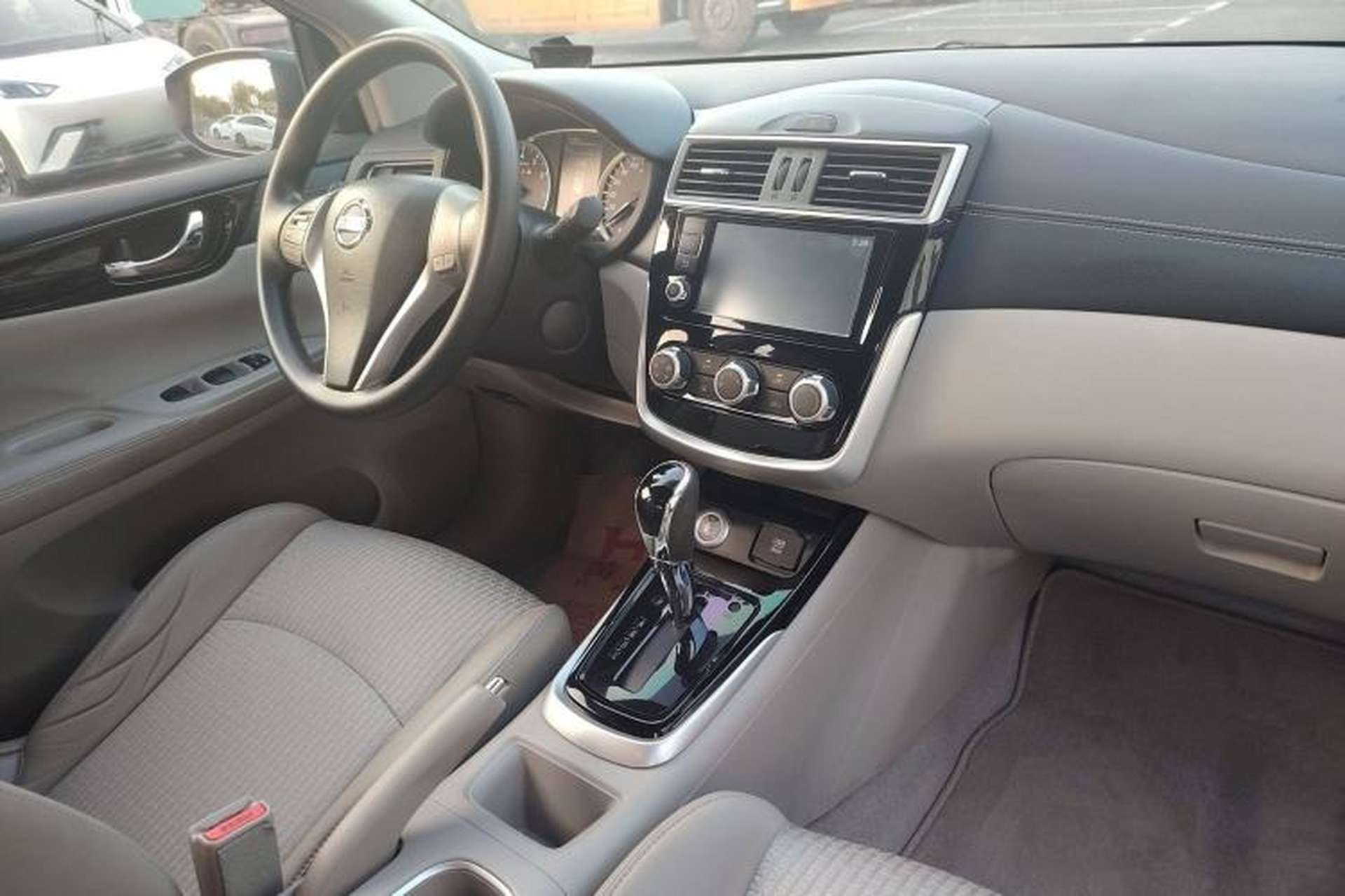 Used Nissan Tiida 2016 1.6L CVT Smart Drive Edition Interior 5