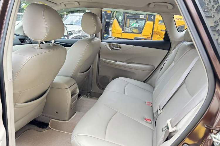 Used Nissan Tiida 2016 1.6L CVT Cool Dynamic Edition Interior 5