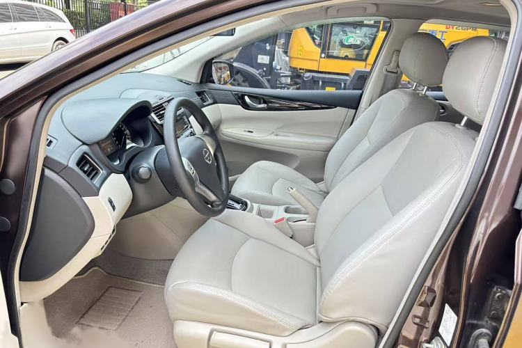 Used Nissan Tiida 2016 1.6L CVT Cool Dynamic Edition Interior 6