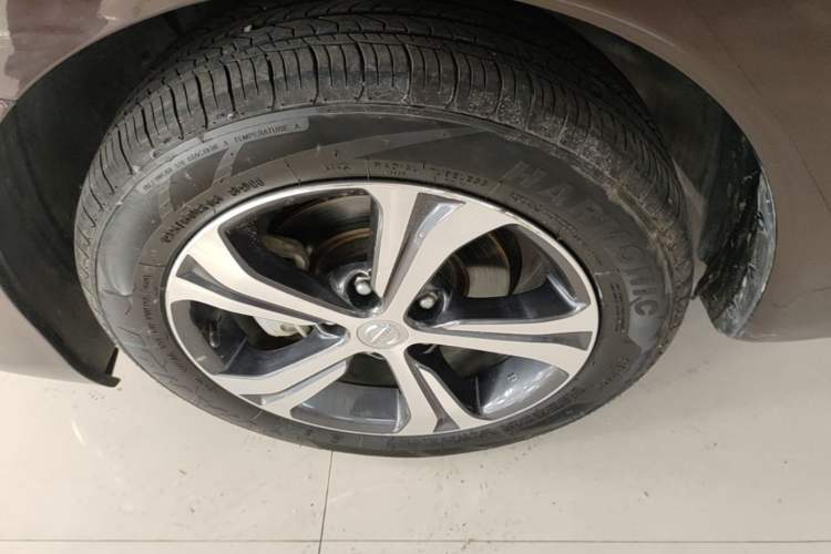 Used Nissan Tiida 2016 1.6L CVT Smart Drive Edition Left Front Wheel Hub